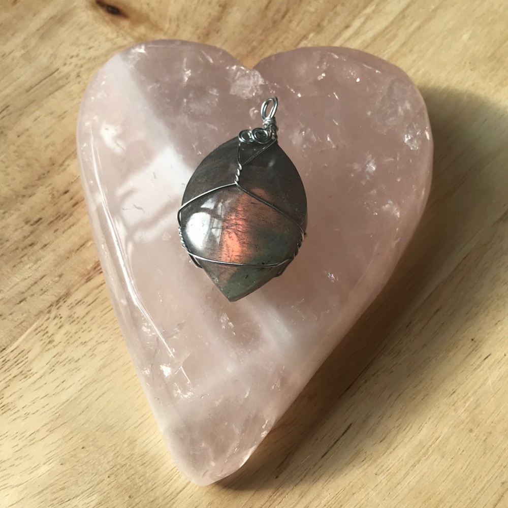 “Sunset”Labradorite leaf pendant